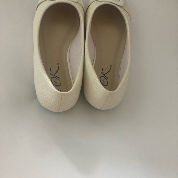 Casual Dress Shoes, Color Cream, Size 7 1/2, used $7.00 - Picture 3 of 3